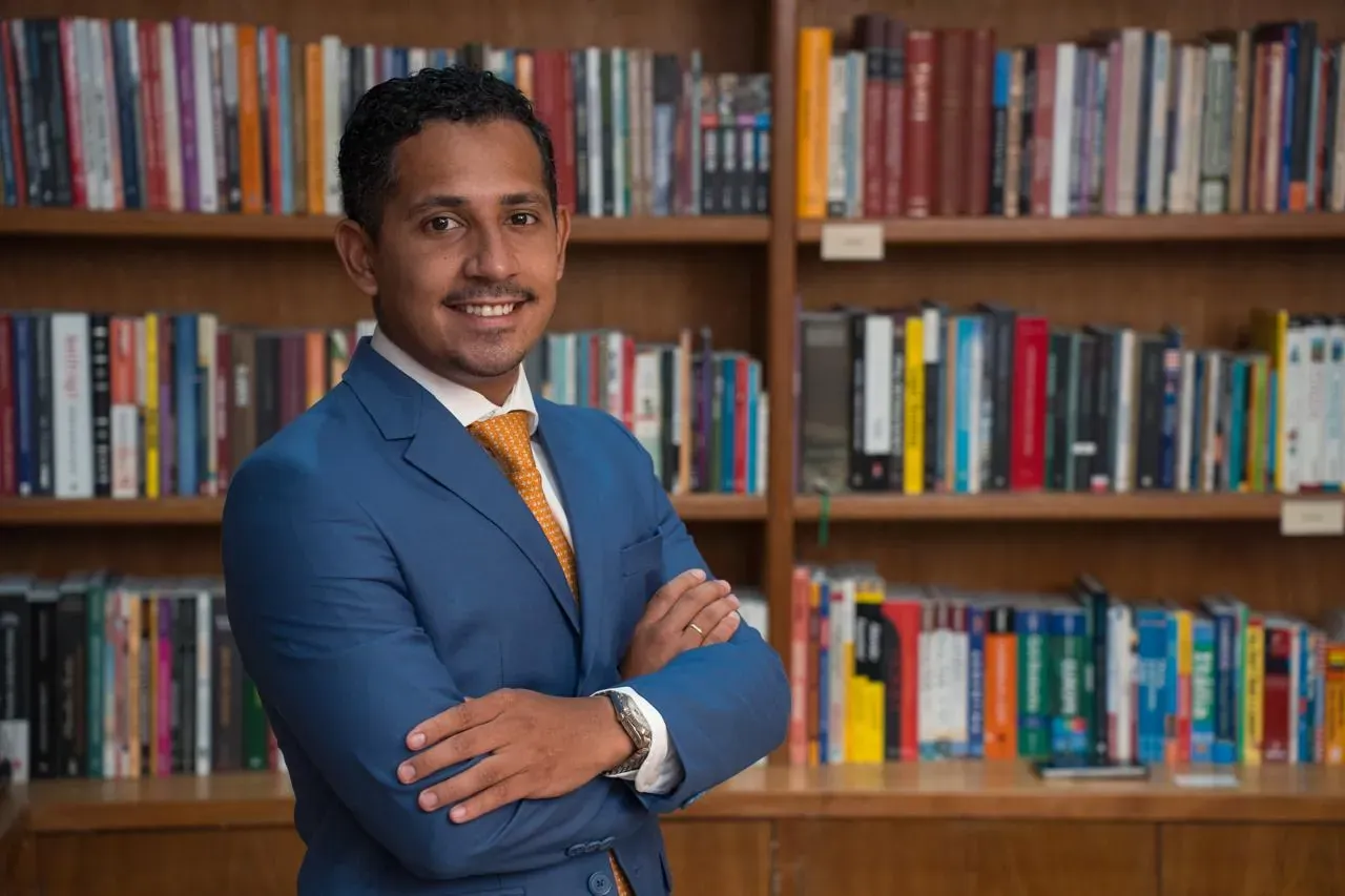 Dr. César Moreno